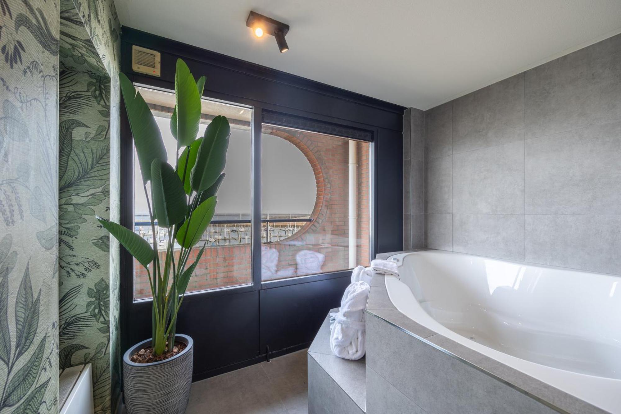 Leonardo Seaport Hotel 4*